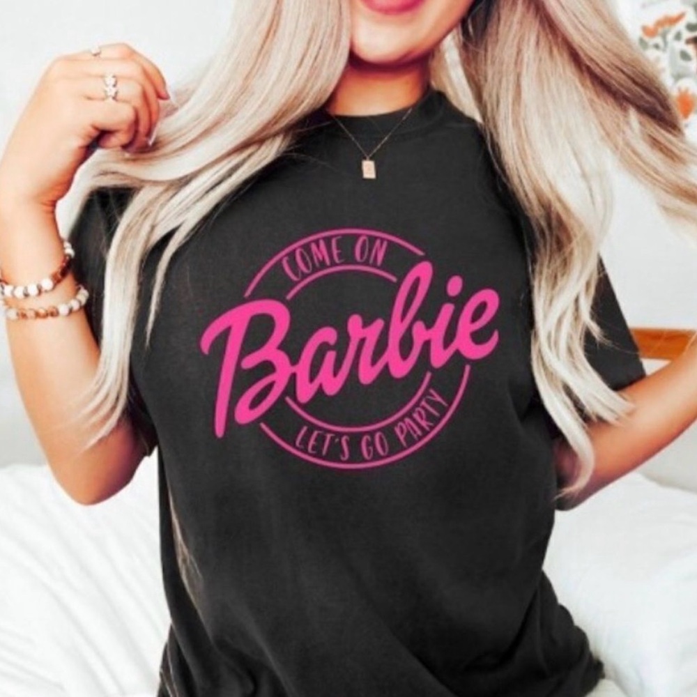 BARBIE🩷🖤 Cozy Black Tee Shirt w/ Pink Graphic Letters (Size Medium) **NEW!🎁**